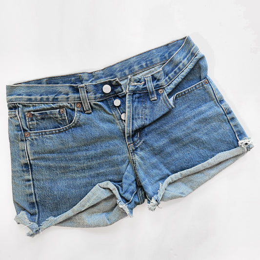 LEVIS ג'ינס קצר לאישה מידה 27